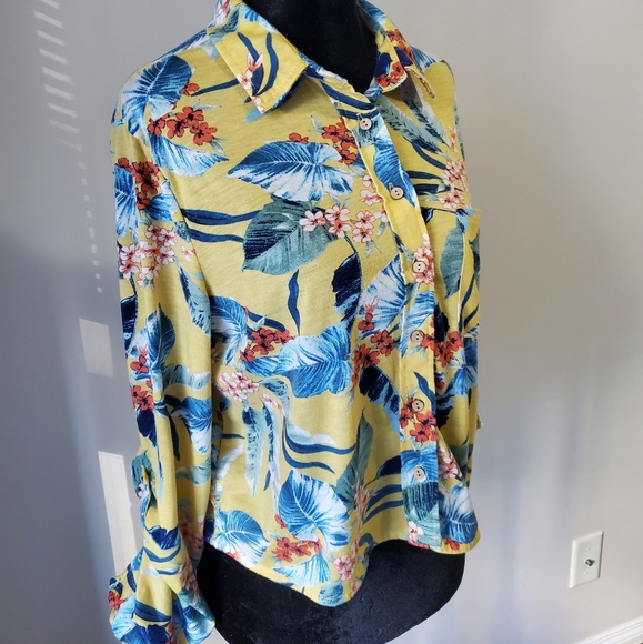 Flowery Shirt . - Picture 4 of 5
